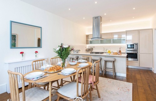 South Kensington House | London Perfect, three level home, balcony, quiet neighborhood, Kensington