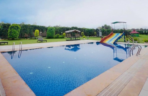 Gurugram Other | London Pride Farmhouse