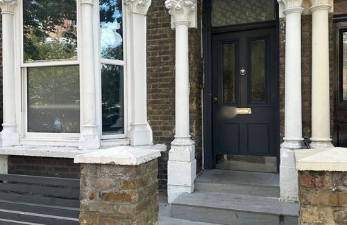 Hillrise Apartment | London quality budget studio with private bathroom/kitchen