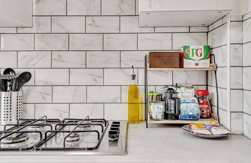 St. Ann's Apartment | London Serviced Apartment , 2 min walk to train station & near Tottenham Stadium