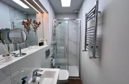 Coppetts Apartment | London Studio Retreat - Colney Hatch Lane