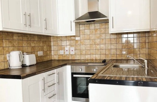 New Cross Apartment | London Stylish 1 Bedroom Apartment with Garden