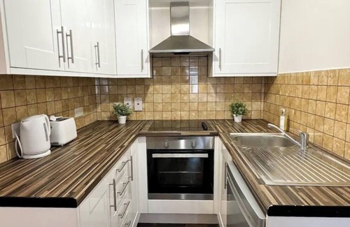 New Cross Apartment | London Stylish 1 Bedroom Apartment with Garden