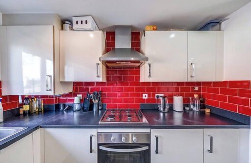 Dartford House | London Suburb Home, Sleeps 7 - Great Connections
