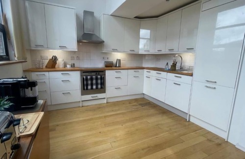 Prince's Apartment | London warehouse 2 bed