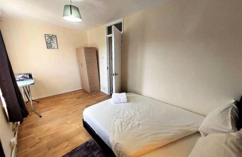 Hackney Wick House | London Zone 2, Spacious 3 Bedroom House