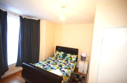 Leabridge Apartment | London Zone 2 Three Bedroom Apartment