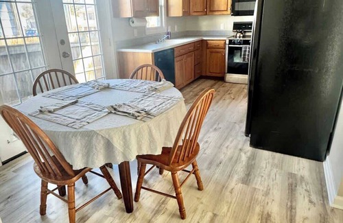 Edgewater House | Londontowne Hideaway