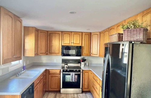Edgewater House | Londontowne Hideaway
