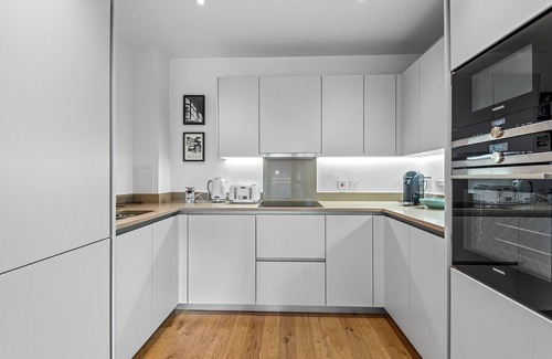 Golborne Apartment | Londwell, Heart of Notting Hill, Balcony Suite Luxury