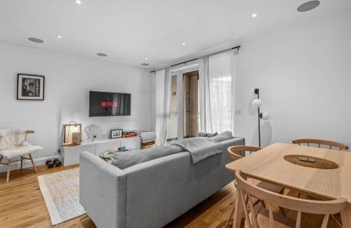 Golborne Apartment | Londwell Heart of Notting Hill Balcony Suite