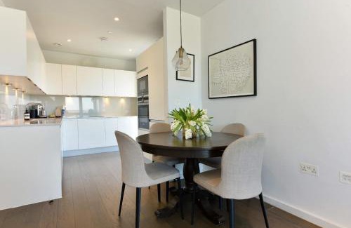 Cantelowes Apartment | Londwell Kings Cross Luxury Balcony Flat