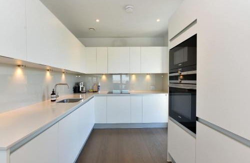 Cantelowes Apartment | Londwell Kings Cross Luxury Balcony Flat