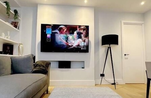 Churchill Apartment | Londwell, Luxe and Leaves, Chelsea Flat with Private Garden