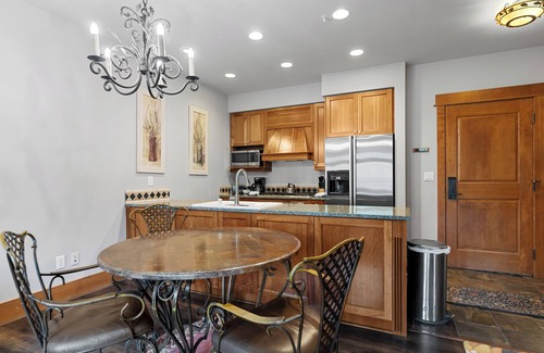 River Run Apartment | Lone Eagle #3017 by Summit County Mountain Retreats
