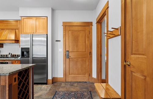 River Run Apartment | Lone Eagle #3017 by Summit County Mountain Retreats