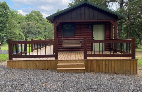 Battiest Cabin | Lone Oak-Sm Cozy 2 person cabin on a hill, Hot Tub, Fire Pit & Wood, Free WIFI