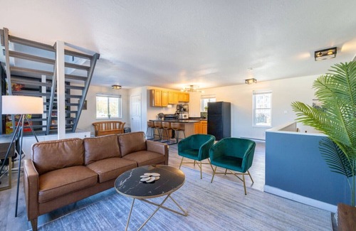 Draper House | Lone Peak View + Mini Golf + Ski