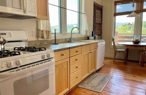 Saddle Ridge House | Lone Peak Views - Ski in & Out
