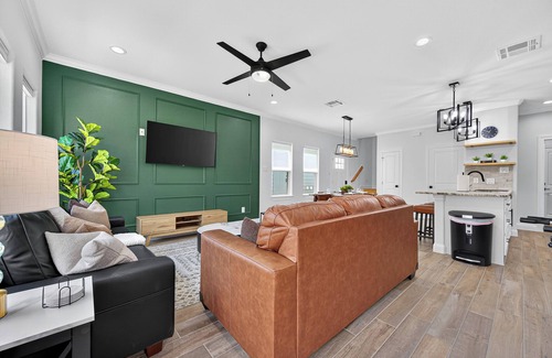 April Sound House | Lone Star - Elevated Lakeside Retreat