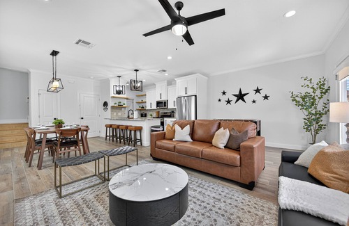 April Sound House | Lone Star - Elevated Lakeside Retreat