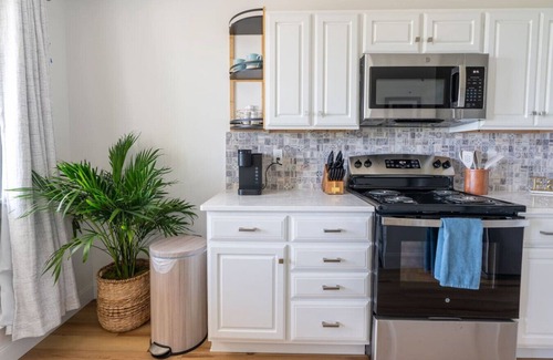 Northport Apartment | Lone Star Lodge - Newly Renovated Studio