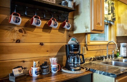 Gatlinburg - Pigeon Forge Cabin | Lonesome Pine Lodge| Dog Friendly~Views~Hot Tub