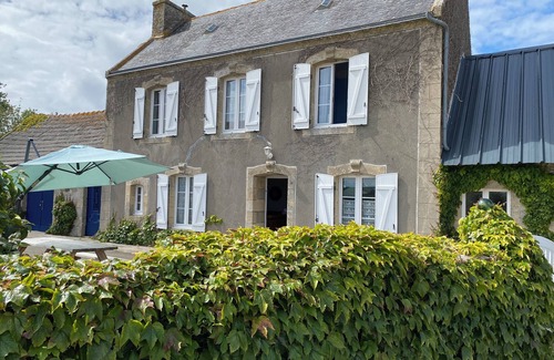 Cleden-Cap-Sizun House | Longère au Calme. Plages à Proximité. Animaux de Compagnie Bienvenus !