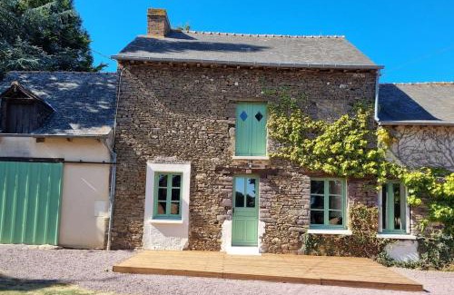 Saint-Maugan House | Longère indépendante avec terrain de tennis privé