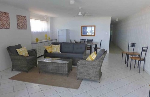 Long Beach House | Long Beach Beachfront Villa 1