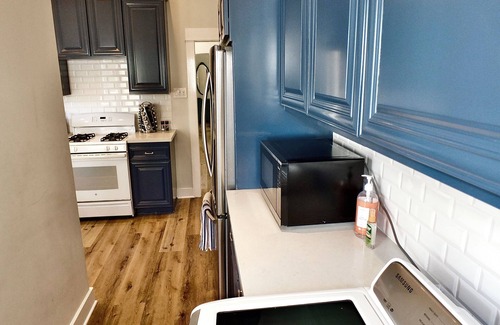 Zaferia House | Long Beach Breeze – Dreamy 2 BDR, Walk to Shopping & Dining, Mins to Beach