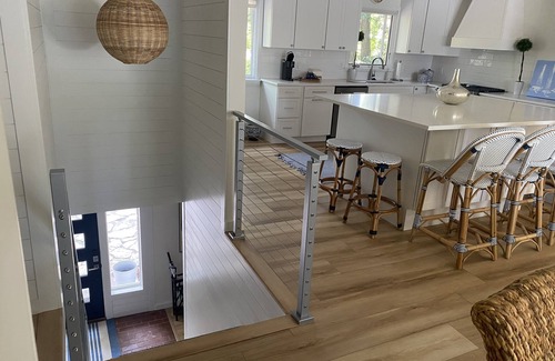 Long Beach Cottage | Long Beach Cottage with Lake views and one block walk to Stop 26.