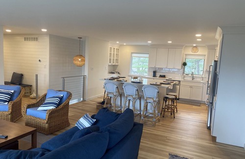 Long Beach Cottage | Long Beach Cottage with Lake views and one block walk to Stop 26.
