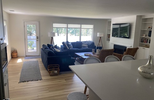Long Beach Cottage | Long Beach Cottage with Lake views and one block walk to Stop 26.