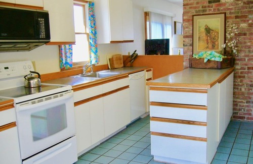Gloucester House | Long Beach-Gloucester-2 minute walk to Beach! Large yard & lush gardens. Pup ok