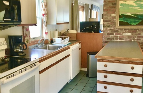 Gloucester House | Long Beach-Gloucester-2 minute walk to Beach! Large yard & lush gardens. Pup ok