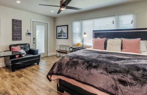 Eastside Apartment | Long Beach ✨ Studio Apartment ✨ Near Convention Center ✨ King Bed ✨ WiFi