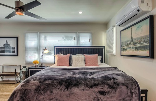 Eastside Apartment | Long Beach ✨ Studio Apartment ✨ Near Convention Center ✨ King Bed ✨ WiFi