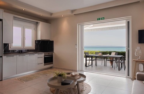 Haniotis Apartment | Long Island House - Beachfront