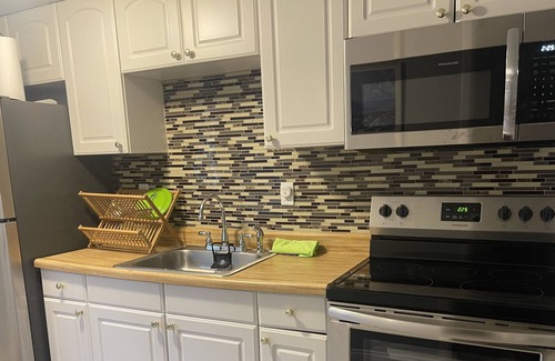 Medford House | Long Island McArthur Airport Oasis
