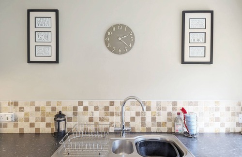 Midhurst Cottage | Long Meadow - sleeps 4 guests in 2 bedrooms