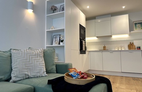 Eastbourne City Centre Apartment | Long or short gateway