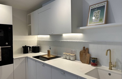 Eastbourne City Centre Apartment | Long or short gateway
