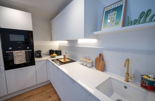 Eastbourne City Centre Apartment | Long or short gateway