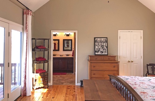 Saluda House | Long Range GORGEous View, Pet Friendly, Covered Deck