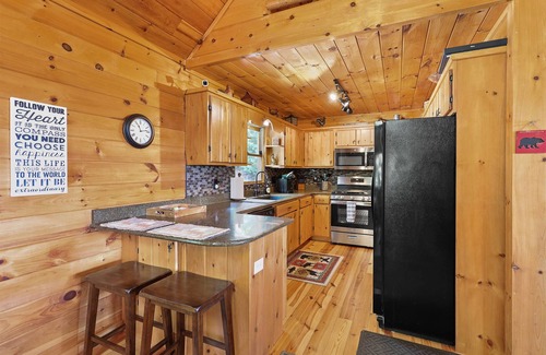 Mineral Bluff Cabin | Long range mountain views with total privacy and well equipped.