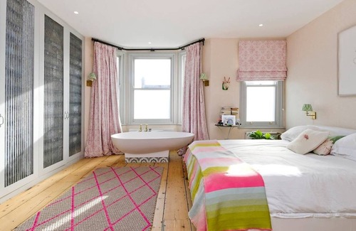 North Kensington House | Long Stay Discounts - Unique, Colourful 3Bed house