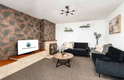 Filton House | Long Stays-Sleeps 9-Parking-By FabAccommodation