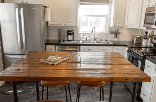 South Salt Lake House | *Long stays Welcome* + Close to Downtown + Utopia Home