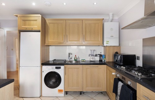 Oakleigh Apartment | Long-Term Equestrian Penthouse